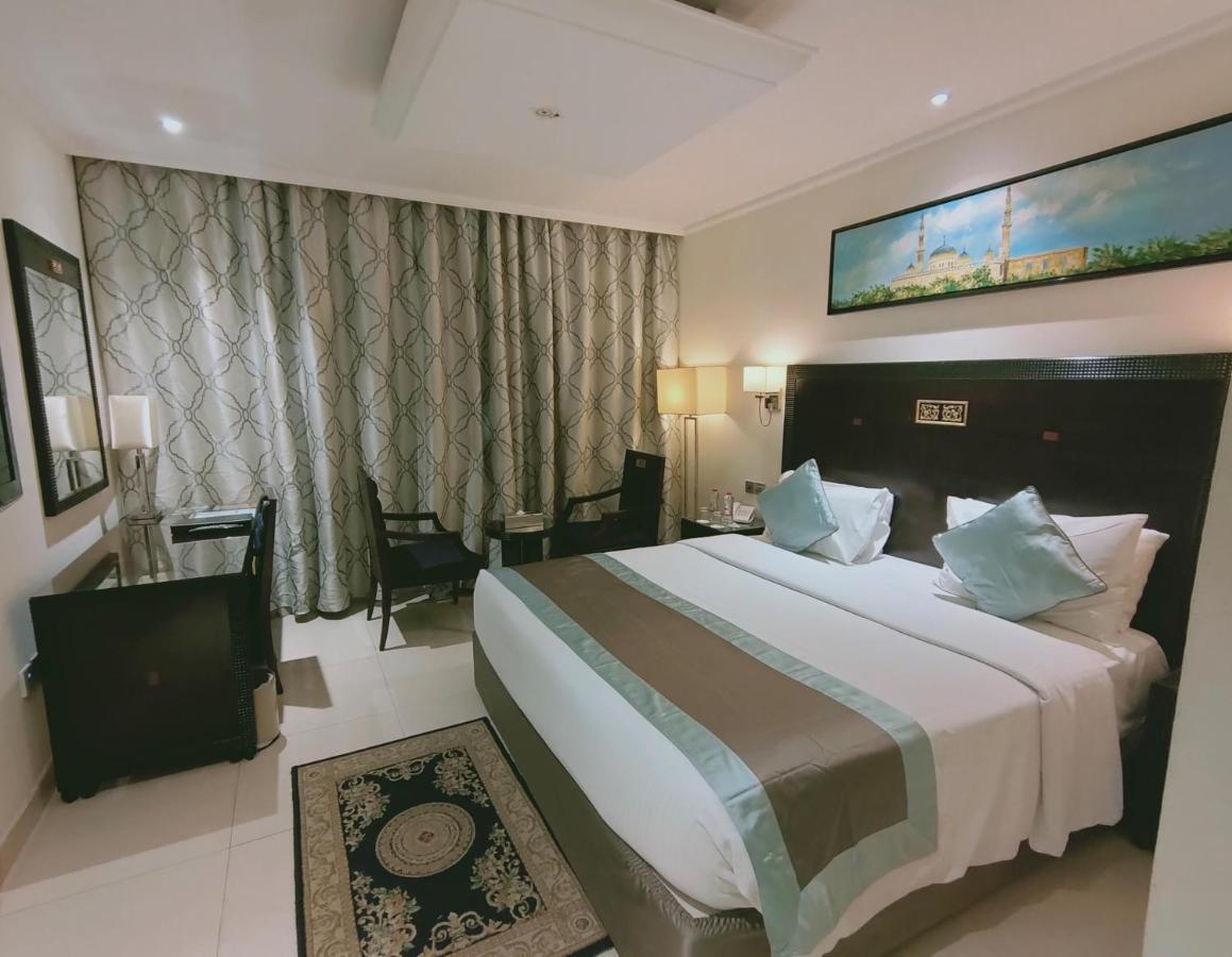 Smana Hotel Al Raffa Dubai Bagian luar foto