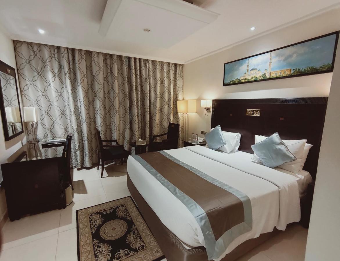 Smana Hotel Al Raffa Dubai Bagian luar foto