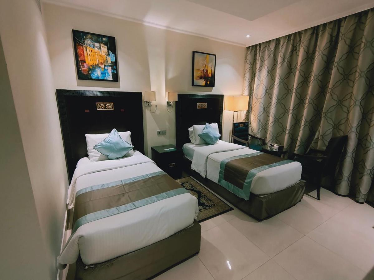 Smana Hotel Al Raffa Dubai Bagian luar foto