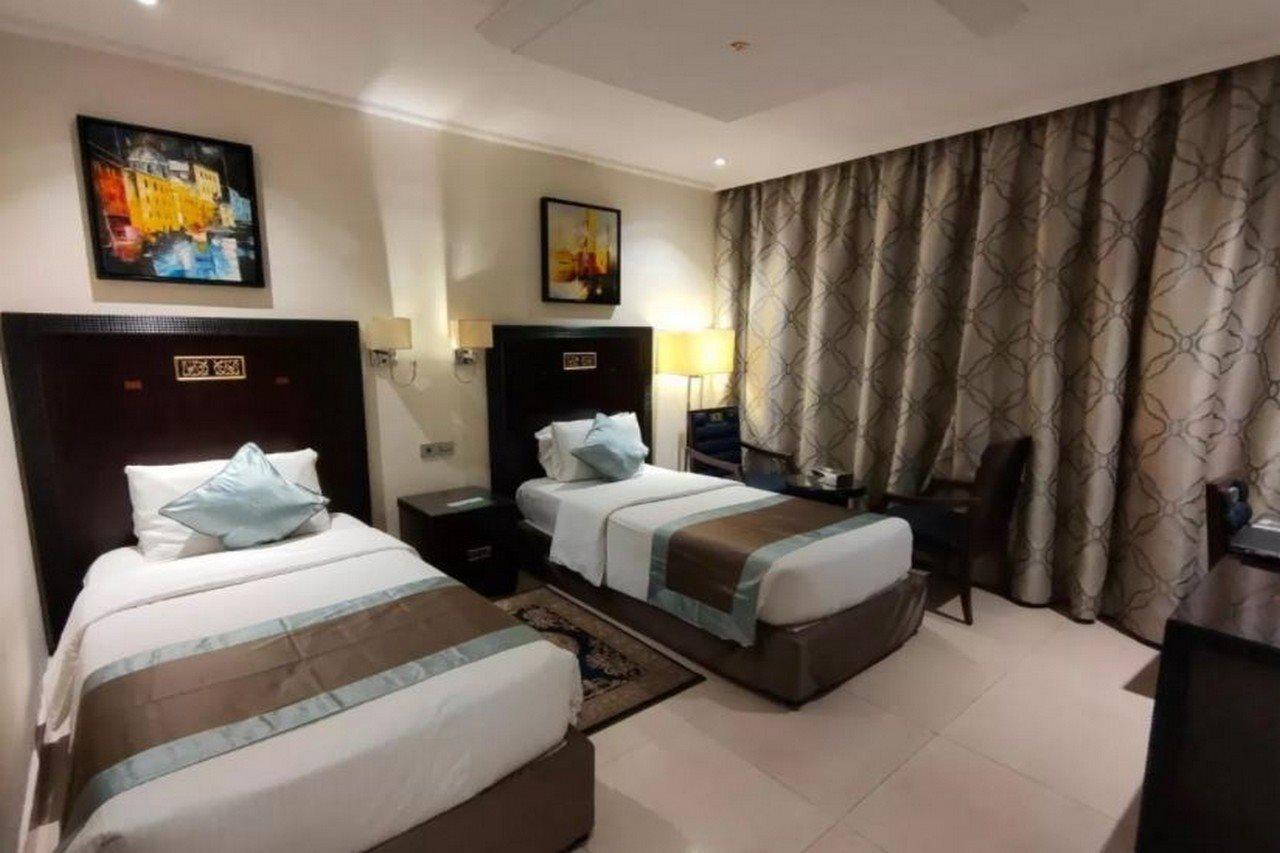 Smana Hotel Al Raffa Dubai Bagian luar foto