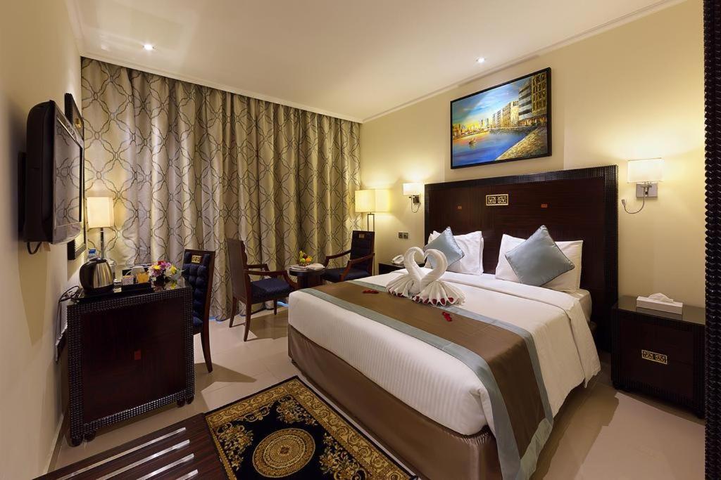 Smana Hotel Al Raffa Dubai Bagian luar foto