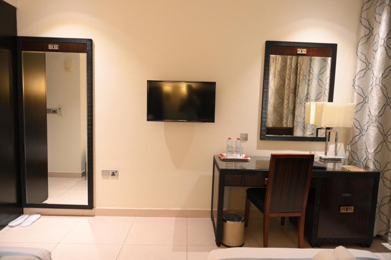 Smana Hotel Al Raffa Dubai Bagian luar foto