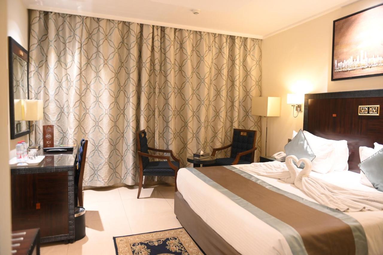 Smana Hotel Al Raffa Dubai Bagian luar foto