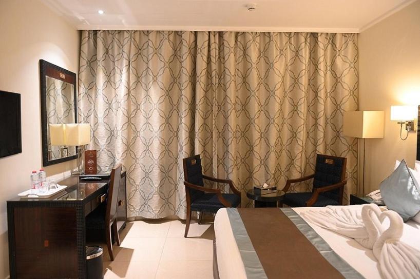 Smana Hotel Al Raffa Dubai Bagian luar foto