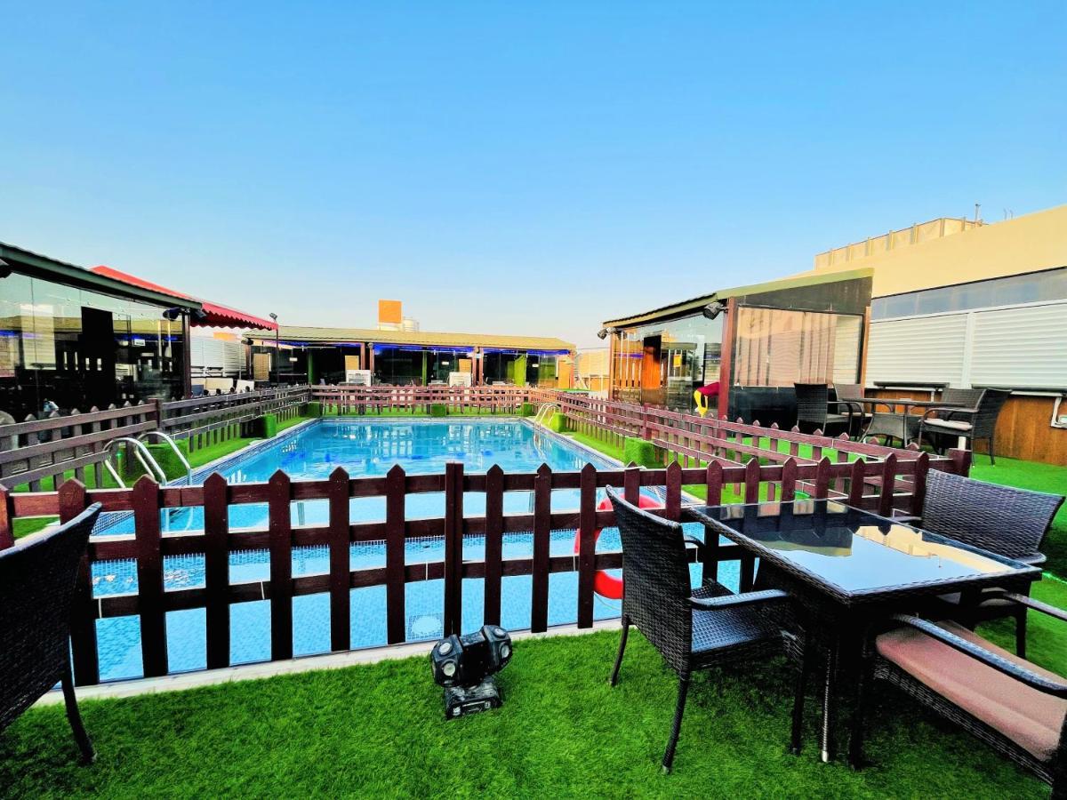 Smana Hotel Al Raffa Dubai Bagian luar foto